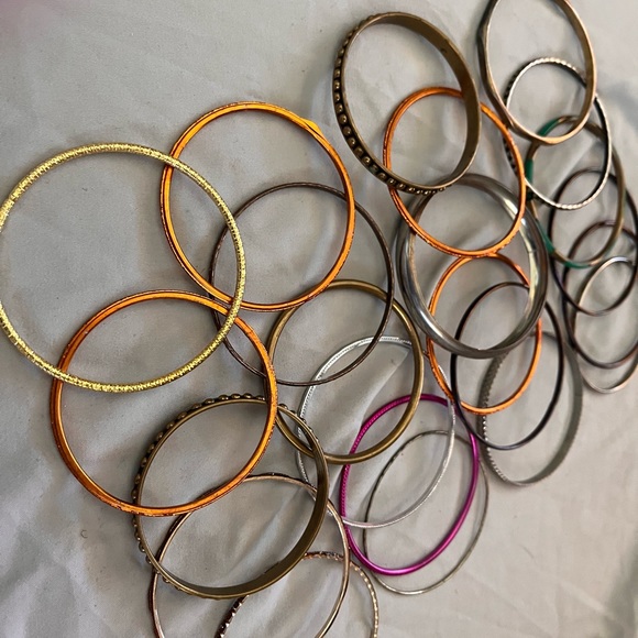 Not in the best condition but three are different colors bangles - Picture 4 of 4
